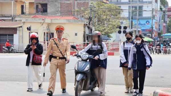 Hà Nội: Xử lý 211 trường hợp học sinh, phụ huynh vi phạm giao thông